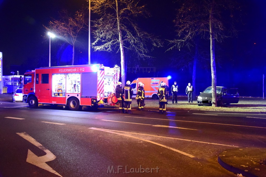 VU PKW Baum Koeln Deutz Deutz Kalkerstr P25.JPG - Miklos Laubert